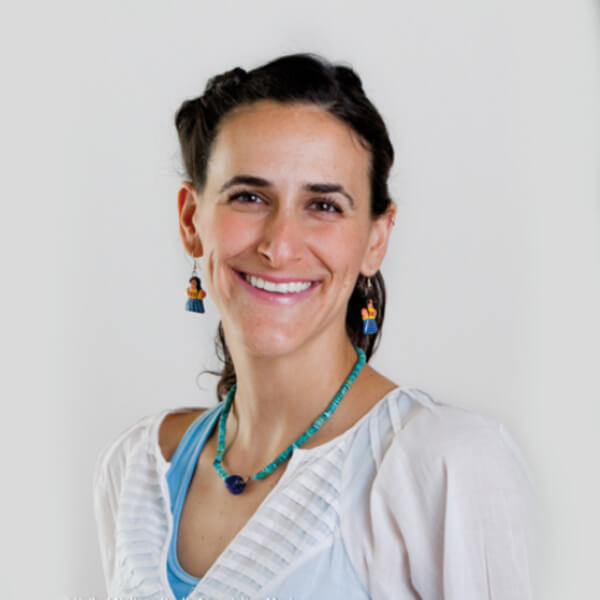 Dina Buchbinder, Fundadora y Presidenta de Educación para Compartir